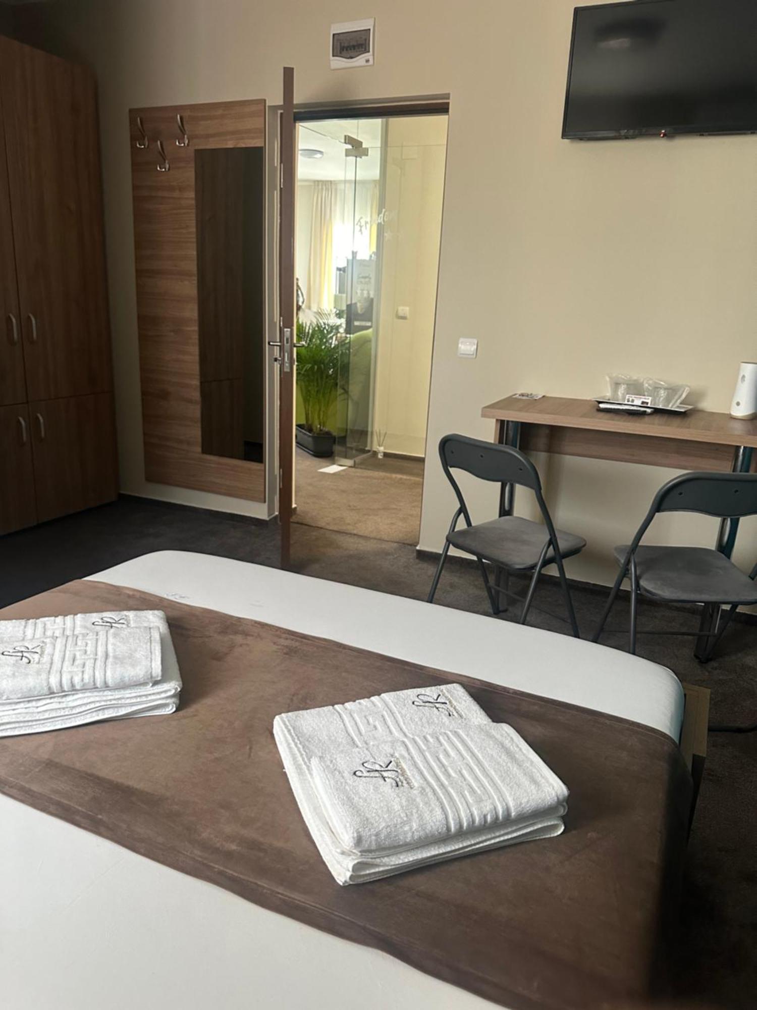 Freedom&Relax Hotell Buzău Eksteriør bilde